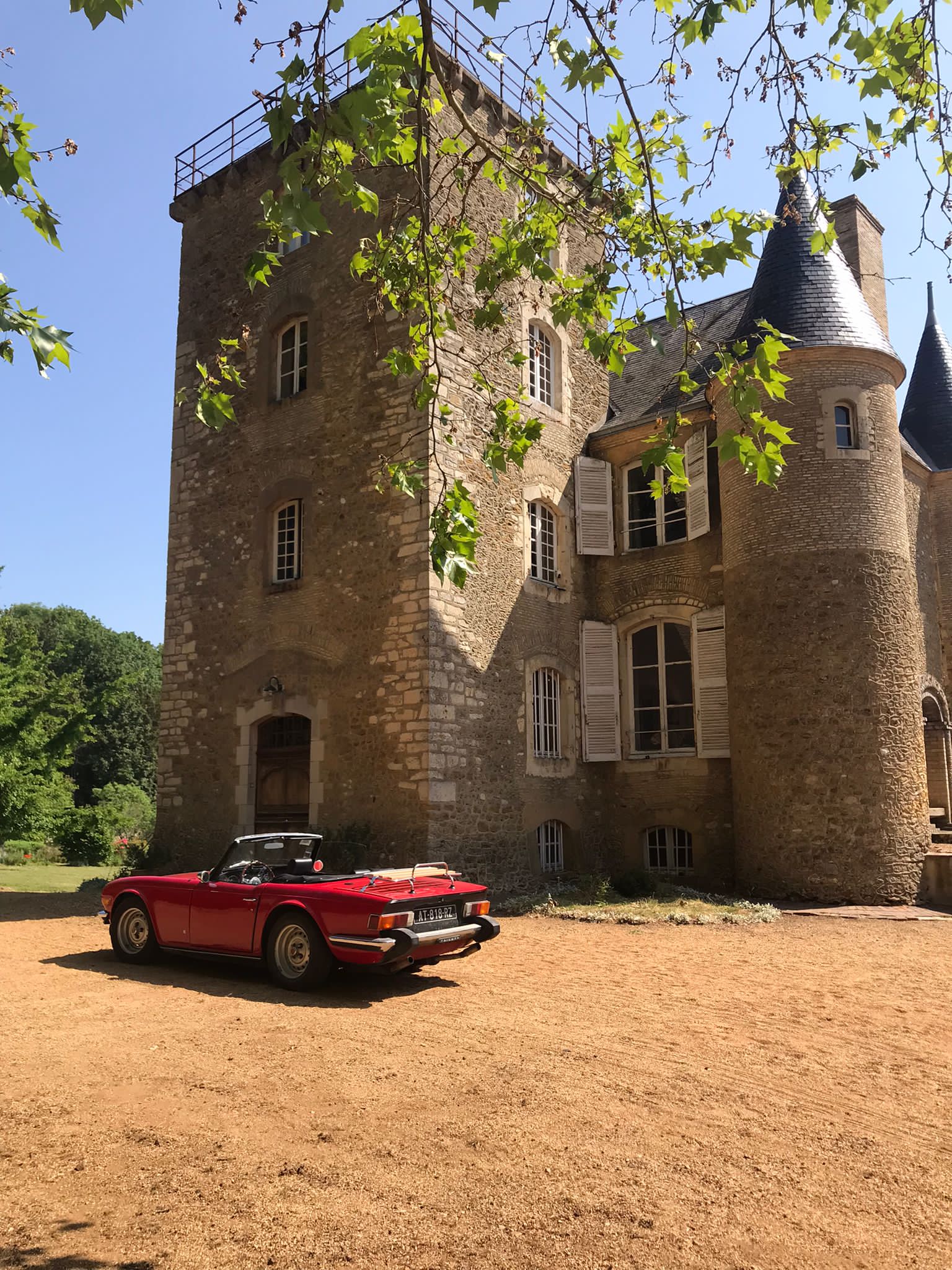 Voiture d'époque au domaine de la Goupillère, à 35 minutes du circuit des 24 Heures du Mans
